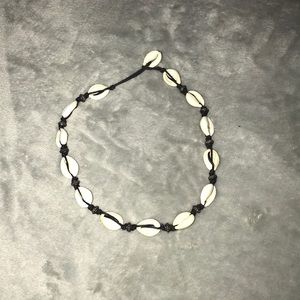Shell choker necklace